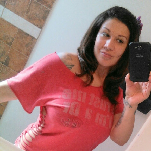 Meet your Posher, Aly - Picture 1 of 1